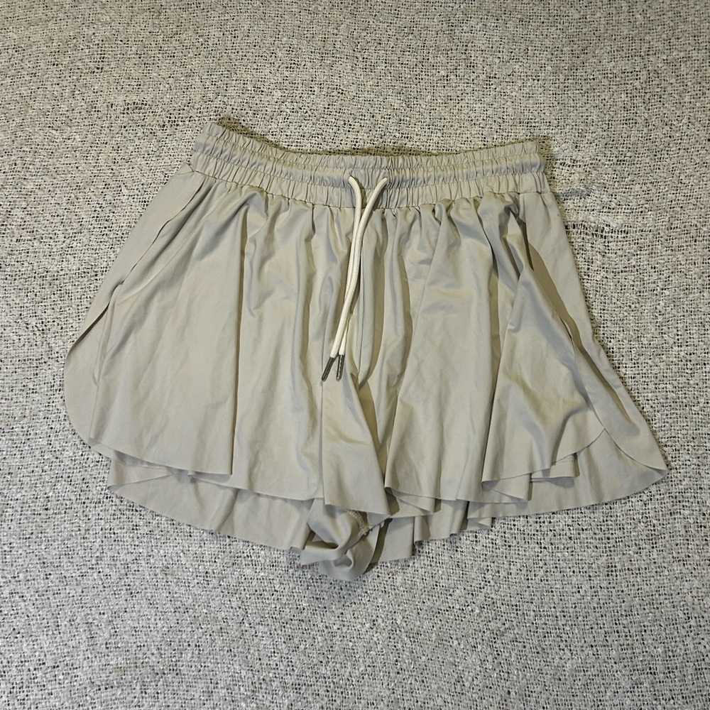 Stradivarius Light Beige / Cream Layered Drawstring Athletic Shorts Size M